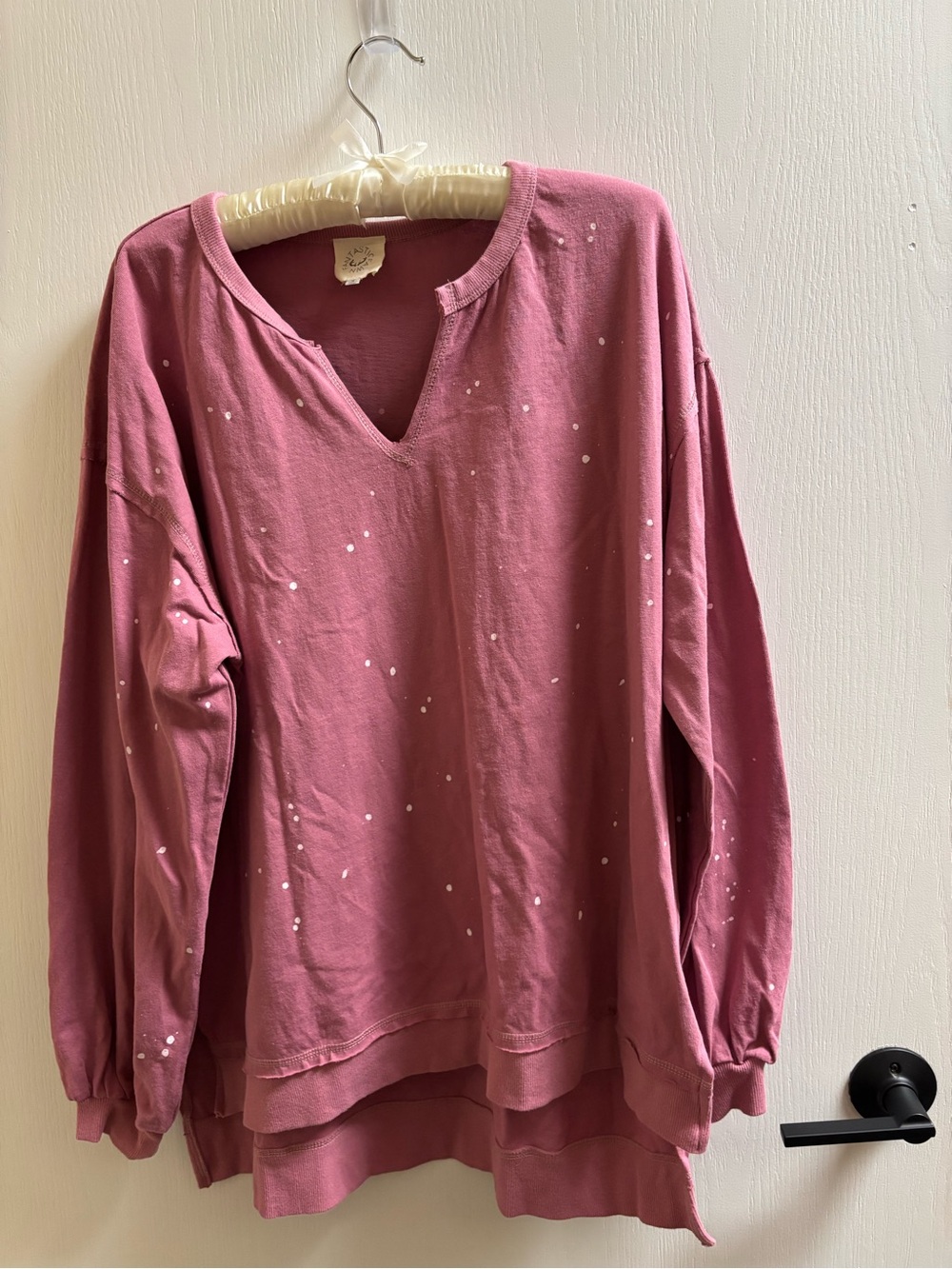 Women’s Long Sleeve Pink Splatter V-Neck Top. Small